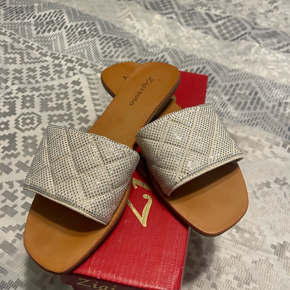Sandals - Picture 2 of 4